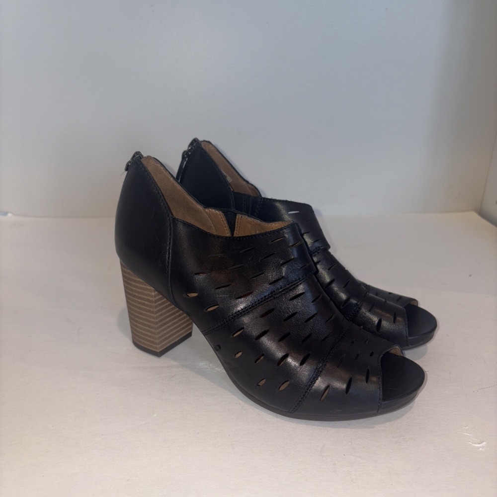 Clarks Womens Okena Sass Booties 8 Black Heels Open Toe Leather Comfort